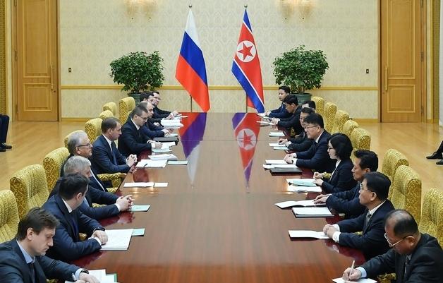 북러 '러시아어 교육센터' 평양에 설립 합의…스포츠 교류도 확대