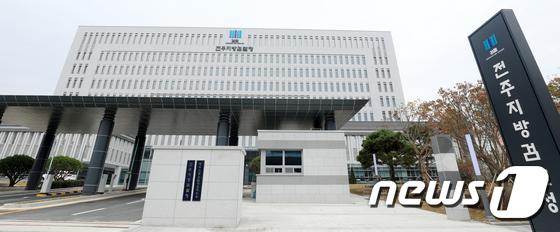 '159㎞ 만취 질주' 사망사고 낸 포르쉐 차주…검찰 "6년 형량 적어" 항소