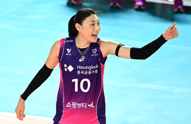 김연경 20점 '펄펄' 흥국생명, 개막 8연승 고공행진