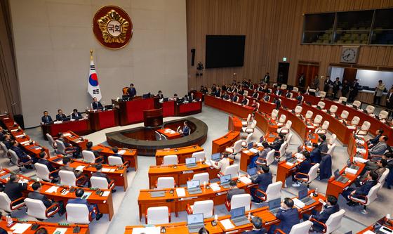 여당 퇴장 속 예결위 내년도 감액 예산안 통과