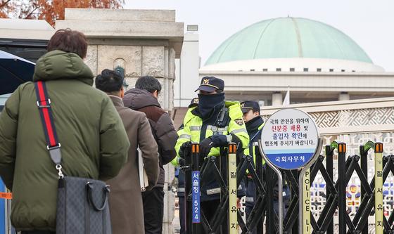 국회, 탄핵안 보고·표결 13~14일 외부인 출입 전면 제한