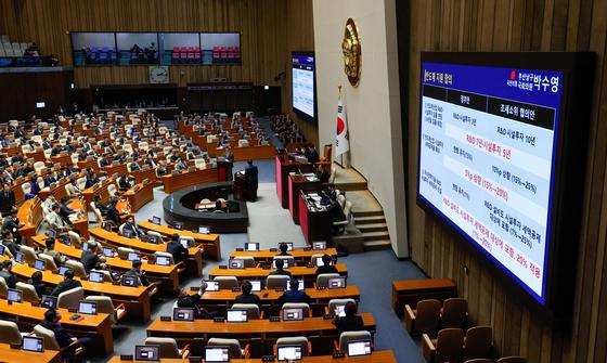 "내란동조" vs "거짓주장"…한총리 "계엄 후 윤과 통화"