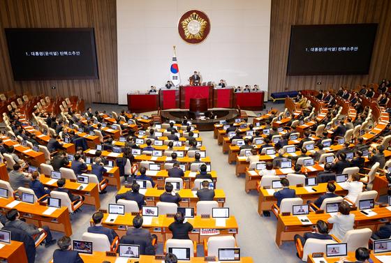 [탄핵 가결] 유통가 "연말 마케팅 예정대로…내년 계획은 재검토" 