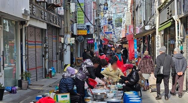 부산 광복로·해운대도 '외국인 손님' 크게 줄어…"연말 분위기 되살아나길"