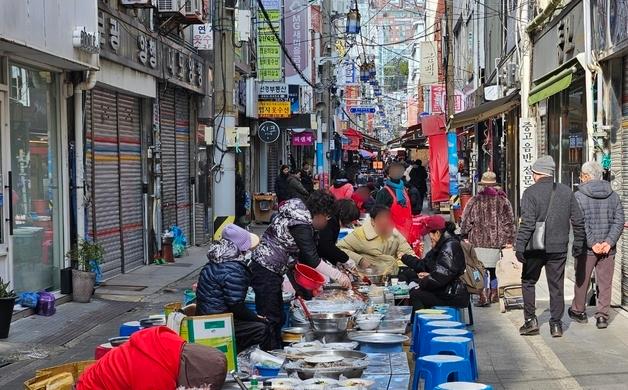 부산 광복로·해운대도 '외국인 손님' 크게 줄어…"연말 분위기 되살아나길"