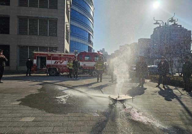 전북소방, 전기차 화재 전용 '관통형 방사장치' 도입