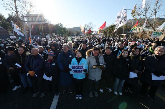 민주, '尹퇴진 농민 상경투쟁길' 차단한 경찰 항의 방문