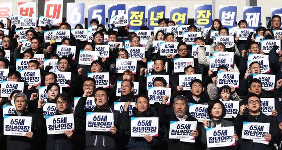 [뉴스1 PICK]한국노총 "퇴직 후 재고용 반대…65세 정년연장 국회 입법 시급"