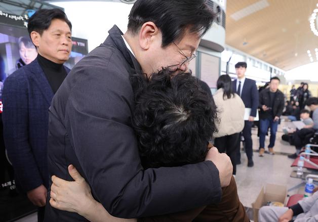 [뉴스1 PICK]이재명, 사흘 연속 무안공항서 유가족 위로…애로사항 청취