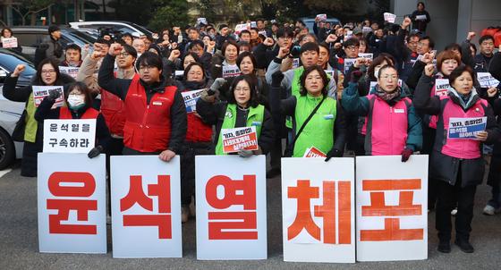 [뉴스1 PICK]'충격의 비상계엄 선포'…전국에서 울려퍼지는 '尹 퇴진 촉구 목소리'