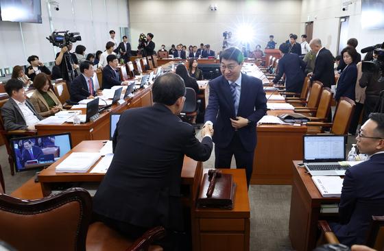 [뉴스1 PICK]'더 내고 더 받는' 연금 개편안 두고 여야 대립