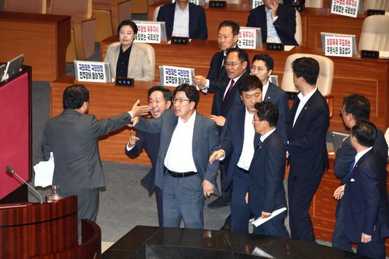 22대 국회 첫 대정부 질문 '막말 논란' 속 결국 파행