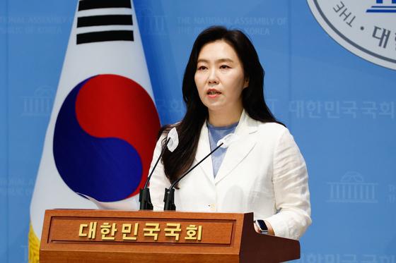 민주 "한강 첫 노벨문학상 축하…5·18 데자뷔처럼 나타나"