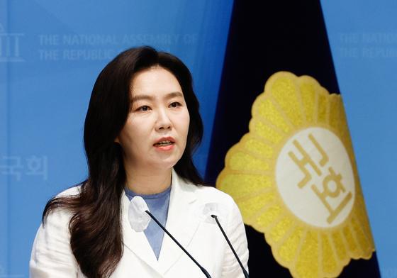 민주 "법사도 부족해 이제 '햄버거 보살'까지…무속 내란 일으켰나"