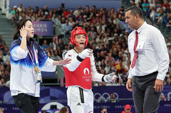 [뉴스1 PICK]'한국 金 내가 지킨다' 오혜리 코치…심판 판정에 적극 항의