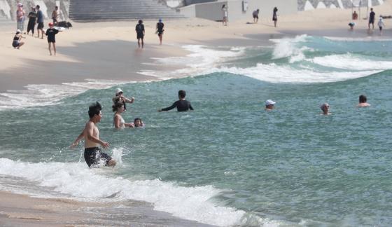 폭염 기세 꺾는 '장대비'…최대 250㎜ '물벼락'