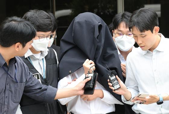 '감사한 의사' 전공의 구속 연장…'공보의 리스트' 보완수사 요구