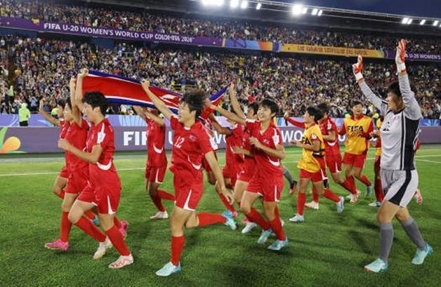 北 여자 축구팀, '나이키' 신발 착용…진품이면 '제재 위반'