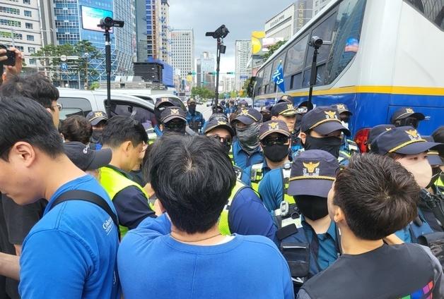 꺾이지 않는 퍼레이드…대구퀴어문화축제 개막