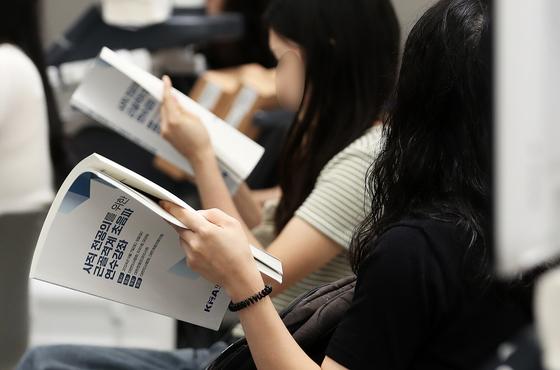 경실련 "내년 의대 증원 철회 요구, 재고할 가치 없어"