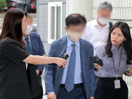 KT 하청업체 황욱정 대표, 횡령·배임 혐의로 1심서 실형…법정 구속
