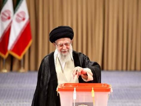 이란 대선 결선 투표 시작…최고 지도자 하메네이, 8시 투표(상보)