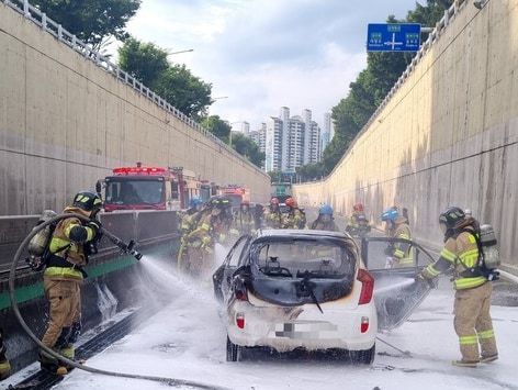 대구 신천교지하차도서 차량 화재…한때 교통 정체 극심