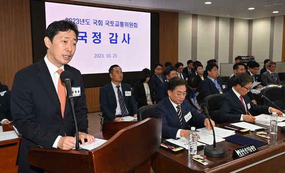 [국감]업무보고하는 윤형중 한국공항공사 사장