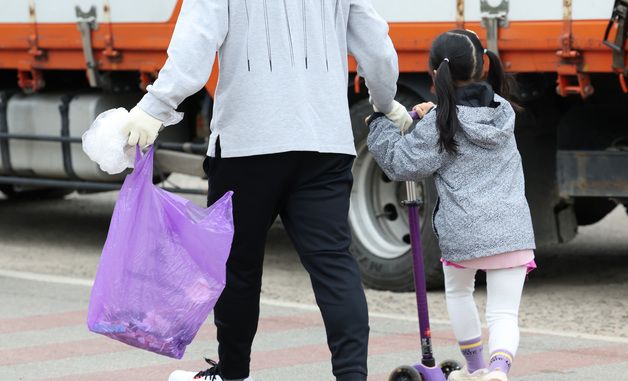 불꽃축제 쓰레기 줍는 시민들