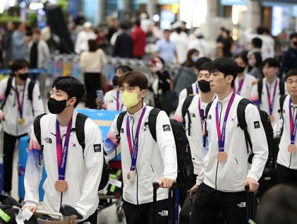 2018년 AG 노메달 굴욕 씻고 귀국하는 배드민턴 선수단