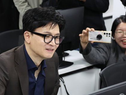 CBT 대전시험장서 시스템 살펴보는 한동훈 장관