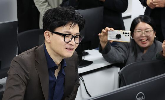 CBT 대전시험장서 시스템 살펴보는 한동훈 장관