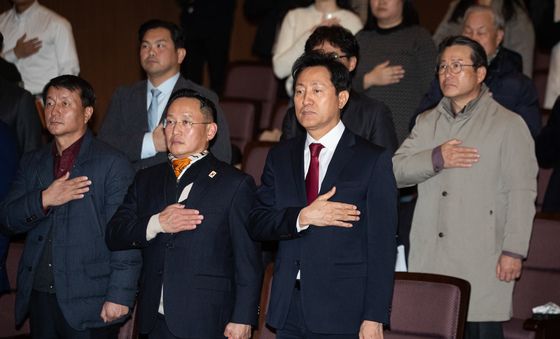 국민의례하는 오세훈 서울시장