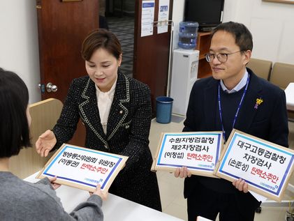 민주당, 이동관·이정섭·손준성 탄핵소추안 접수