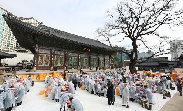 조계사 앞마당에서 열린 김장 나눔전