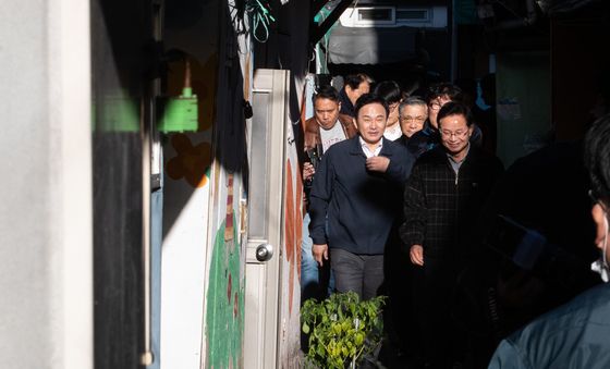 영등포 쪽방촌 일대 둘러보는 원희룡 국토교통부 장관