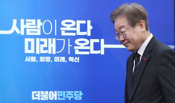 2호 인재영입식 참석하는 이재명 대표