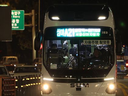 늦은밤 시민들의 발이 되어 줄 자율주행버스