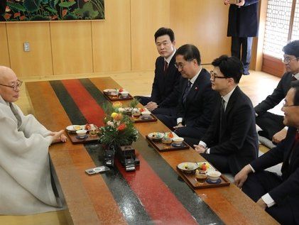 한동훈 비대위원장, 조계종 총무원장 진우스님 예방