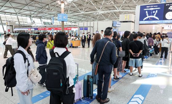 징검다리 연휴에 붐비는 공항