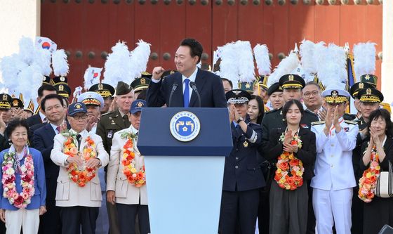 국군의 날, 장병들 격려하는 윤석열 대통령