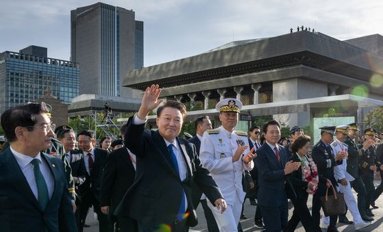 윤석열 대통령, 국군의날 국민과함께 행진