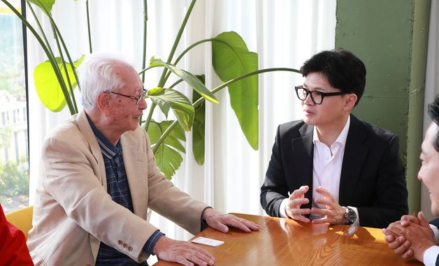 한동훈 대표, 김성수 전 성공회 대주교 예방