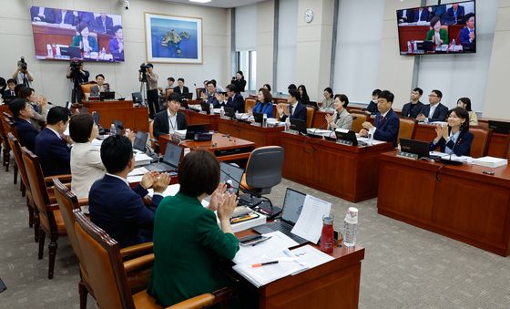 [국감]한강 노벨문학상 수상 축하하는 교육위