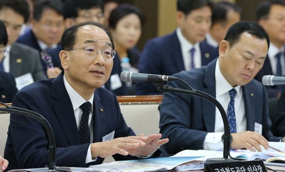 [국감]답변하는 이성해 국가철도공단 이사장