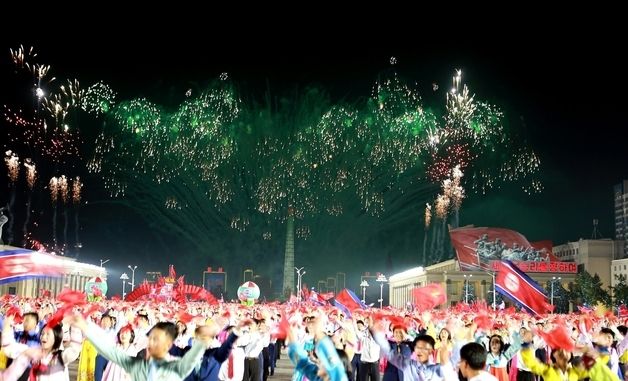 끝없이 이어지는 北 '노동당 창건 79주년' 기념 축포탄