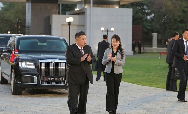 오랜만에 등장한 北 김주애…'노동당 창건 기념식' 참석