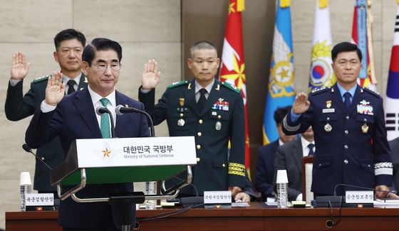 [국감]선서하는 김용현 국방부 장관