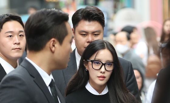 티아라 효민, 명동에 뜬 케이팝 여신