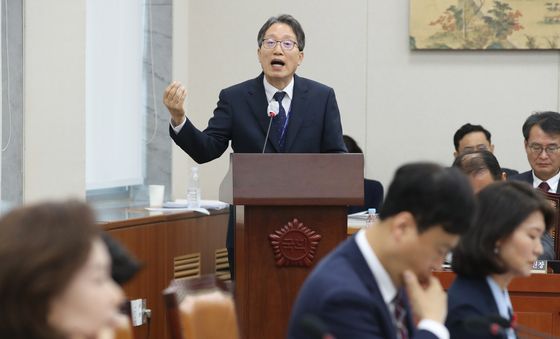 [국감]답변하는 김낙년 한국학중앙연구원장